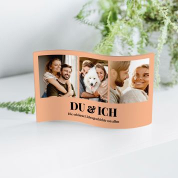 Personalisierbarer Acryl-Aufsteller mit 3 Fotos und Text - Design